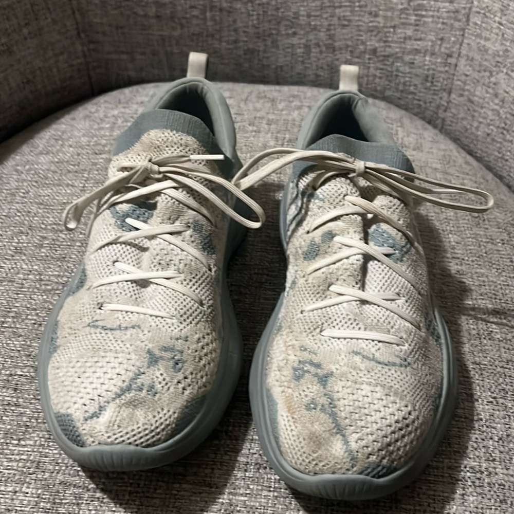 Sorel Women’s sneaker Size 9 green and light grey canvas